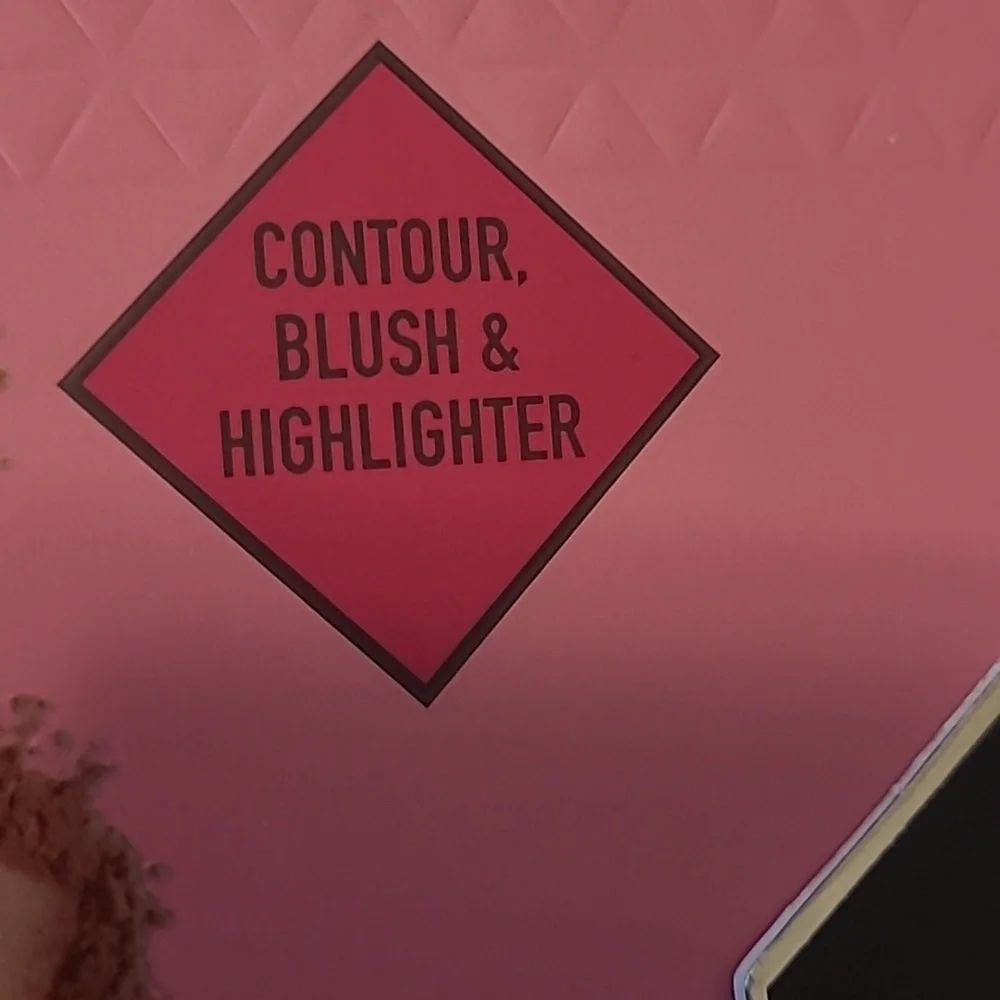 Bebe 7 PC Sculpt & Illuminate Palette - Pink and Gold